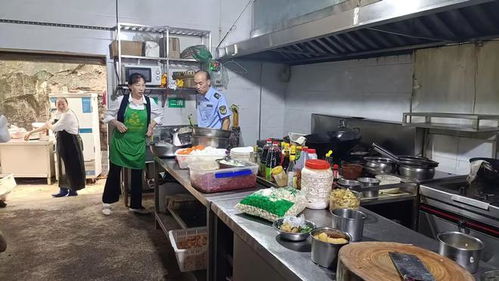 合江县临港市场监管所开展节后餐饮食品安全专项检查，筑牢服务安全防线